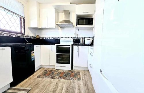 Mount Eden Apartamento | Lovely 2-Bedroom Rental with Parking Zodiak Stays