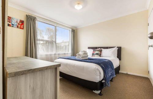 Mount Eden Apartamento | Lovely 2-Bedroom Rental with Parking Zodiak Stays