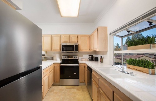Oak Park Casa | Lovely 2-bedroom Shadow Ridge townhouse