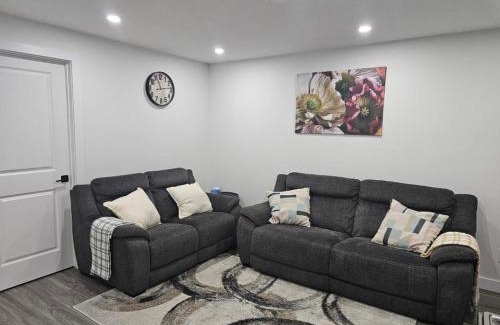 Northwest Calgary Apartamento | Lovely 2 Bedroom Suite in Calgary