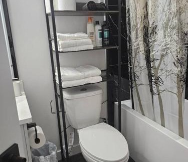 Northwest Calgary Apartamento | Lovely 2 Bedroom Suite in Calgary