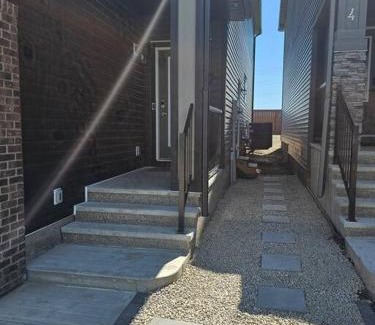 Northwest Calgary Apartamento | Lovely 2 Bedroom Suite in Calgary