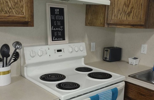 Longview Casa | Lovely 2 Bedroom Townhouse in ❤️ of Longview!