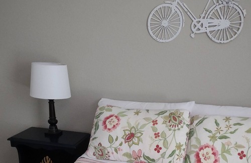 Longview Casa | Lovely 2 Bedroom Townhouse in ❤️ of Longview!
