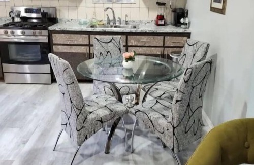 University Heights Casa | Lovely 2 bedroom unit in private house.