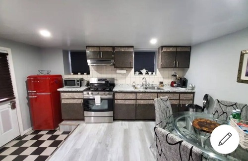 University Heights Casa | Lovely 2 bedroom unit in private house.
