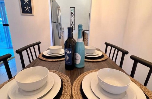 Poinsettia Heights Condominio | Lovely 2 BR Condo w/ Private yard - 7 Min from the Beach