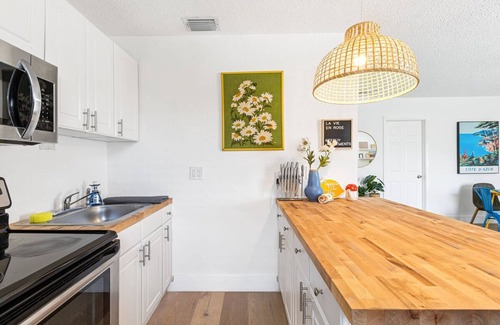 Sailboat Bend Apartamento | Lovely 2 BR Condo in Sailboat Bend