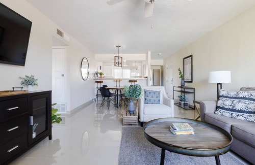 Fashion Square Apartamento | Lovely 2 BR Condo | Pools | Covered Parking
