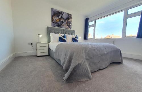 Biggleswade Apartamento | Lovely 2 - Cozy Retreat Modern 2-Bedroom Flat in Bedfordshire with Fully-Equipped Kitchen and Relaxing Living Space