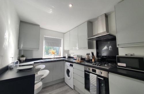 Biggleswade Apartamento | Lovely 2 - Cozy Retreat Modern 2-Bedroom Flat in Bedfordshire with Fully-Equipped Kitchen and Relaxing Living Space