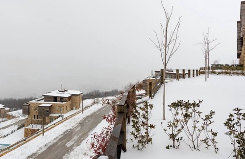 Kfardebian Apartamento | Lovely 2bd Chalet with terrace - Redrock Faqra