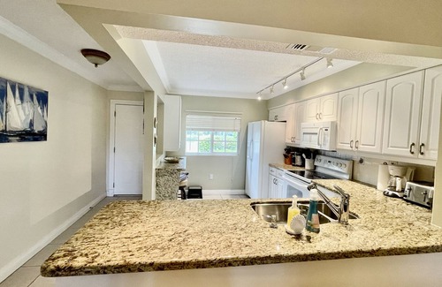 Pompano Beach Apartamento | Lovely 2BED 2BA Apartment with pool near the beach