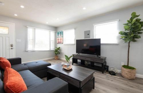 Los Angeles Apartamento | Lovely 2bedroom condo with free parking on premise