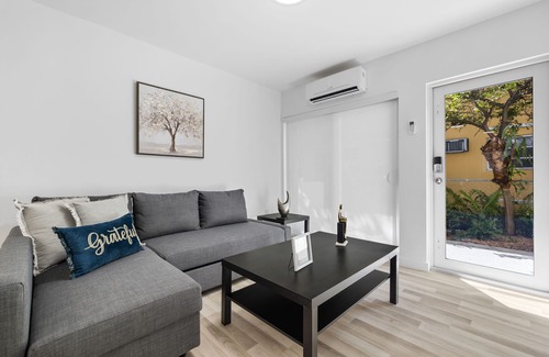 East Little Havana Apartamento | Lovely 2BR, 10min Downtown.