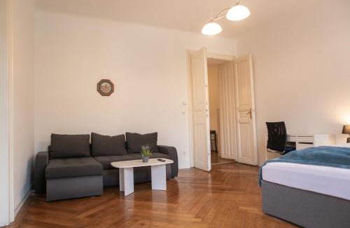 Wahring Apartamento | Lovely 2BR Apt, Near AKH, Perfect for Longstays