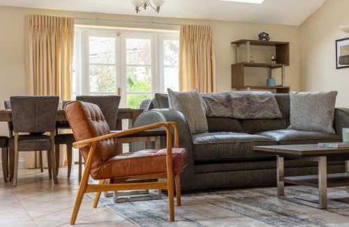 Frognal and Fitzjohns Casa | Lovely 2BR in peaceful Hampstead, NW London