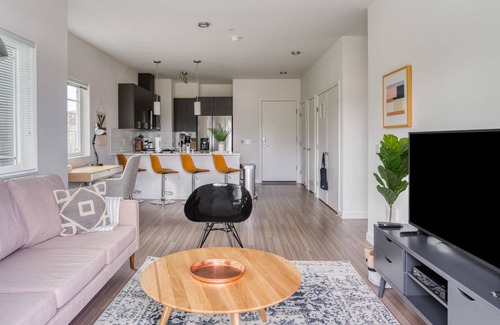 Redmond Apartamento | Lovely 2BR in Redmond, Rooftop + Pet-Friendly