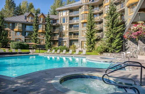 Village North Apartamento | Lovely 2nd-floor studio with ski view, pool, hot tubs & saunas - walk to lifts