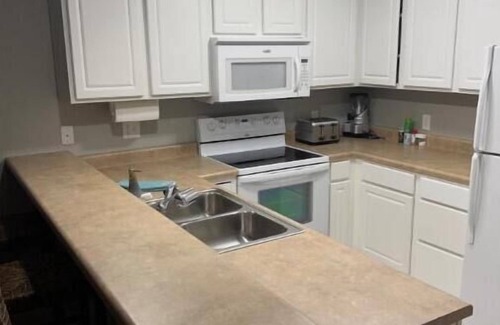Lake Ozark Casa | Lovely 3-bed 3-bath condo right on the lake