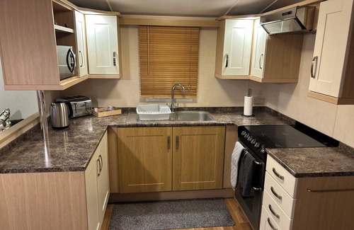 Clacton-on-Sea Casa | Lovely 3 bed caravan with a home feel ❤️ **Prices: per person, per night**