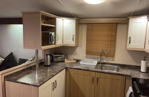 Clacton-on-Sea Casa | Lovely 3 bed caravan with a home feel ❤️ **Prices: per person, per night**