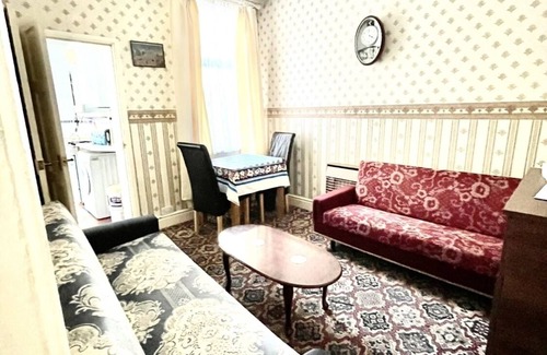 Coventry Casa | Lovely 3-bed House in Coventry Airbnb Property