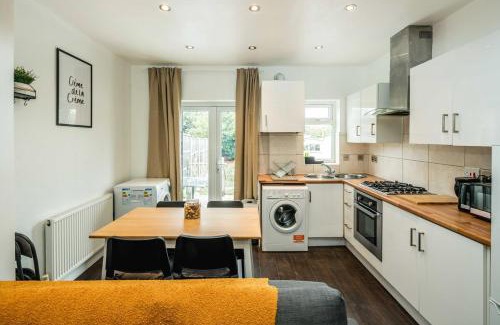 London Borough of Hounslow Apartamento | Lovely 3 bed house in Feltham