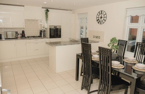 Solihull Casa | Lovely 3-Bed House in Solihull