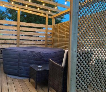 Granton Apartamento | Lovely 3 bed with jacuzzi, close to airport, driveway, wifi