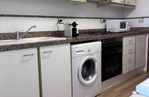 Aiora Apartamento | Lovely 3-Bedroom Apartment 15 Minutes from Beach