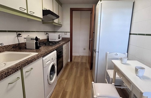 Aiora Apartamento | Lovely 3-Bedroom Apartment 15 Minutes from Beach