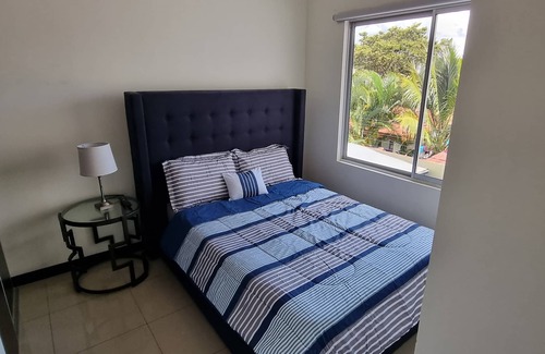 Desamparados Apartamento | Lovely 3 bedroom condo with pool & gym