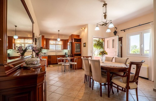 Chania Town Cabaña | Lovely 3 bedroom cottage with garden & sea view, 10 min drive from Chania center