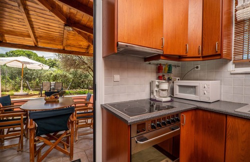 Chania Town Cabaña | Lovely 3 bedroom cottage with garden & sea view, 10 min drive from Chania center
