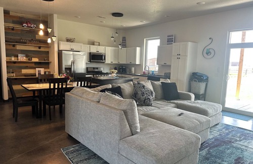 Hot Springs Casa | Lovely 3-bedroom house by Angustora with many activities for your entire group