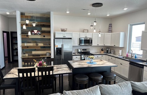 Hot Springs Casa | Lovely 3-bedroom house by Angustora with many activities for your entire group