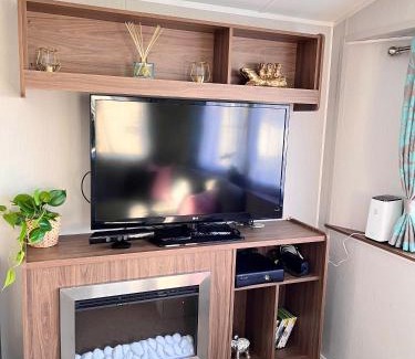 Prestonpans Hotel | Lovely 3 bedroom holiday home in Seton Sand caravan park Wi-Fi Xbox