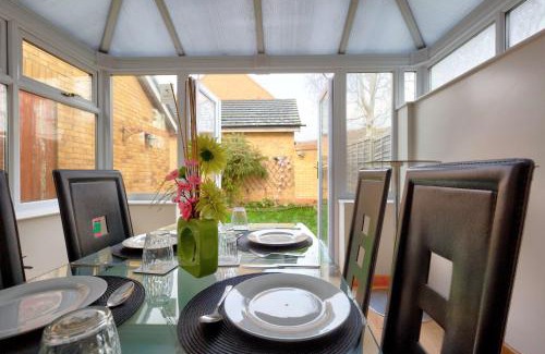 Peterborough Casa | Lovely 3 Bedroom Home with Garden in Peterborough