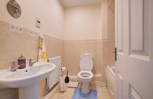 Peterborough Casa | Lovely 3 Bedroom Home with Garden in Peterborough