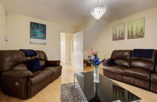 Peterborough Casa | Lovely 3 Bedroom Home with Garden in Peterborough