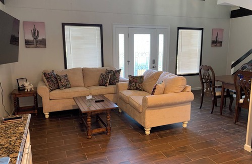 Burlington Casa | Lovely 3-bedroom house with loft in Burlington