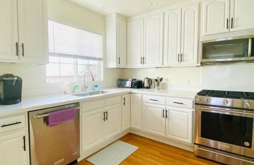 San Bruno Casa | Lovely 3 bedroom house for 6 people Near SFO SF Bay Area Newly updated