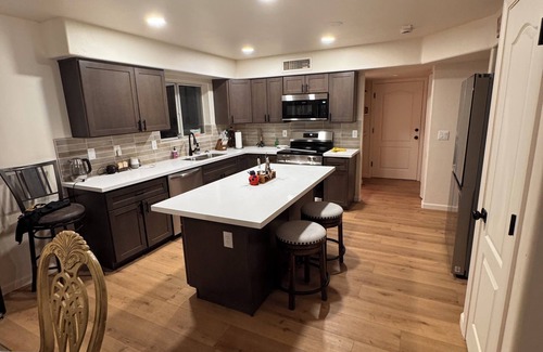 Metropolitan Casa | Lovely 3-bedroom house with pool, 3 car garage, spacious, work station.