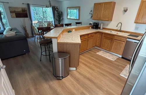 Abbott Loop Casa | Lovely 3-bedroom townhome in Anchorage