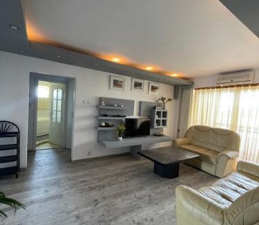 Oradea Apartamento | Lovely 3 bedrooms Apartament