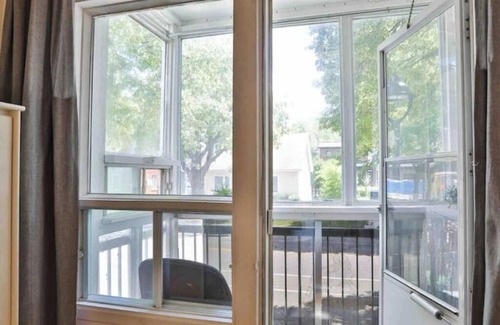 Cote-Saint-Paul Casa | Lovely 3-BR entire home Monthly Stay Walk to Metro