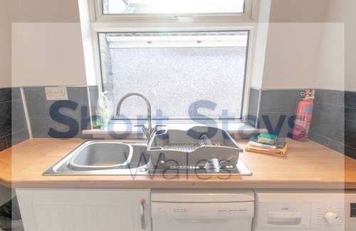 Cwmcarn Casa | Lovely 3 BR Home Sleeps 7 in the Cross Keys!