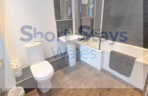 Cwmcarn Casa | Lovely 3 BR Home Sleeps 7 in the Cross Keys!