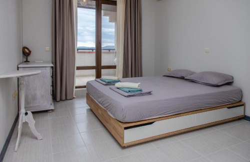 Chernomorets Apartamento | Lovely 3BD flat with PARKING and SEA VIEW by Flаt Manаger